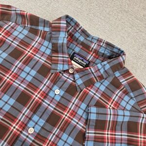 Patagonia Blue & Red Plaid Short Sleeve Button Up Shirt Men's Large Outdoors